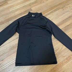 Fitted youth XL under armor long sleeve winter gear fits like small